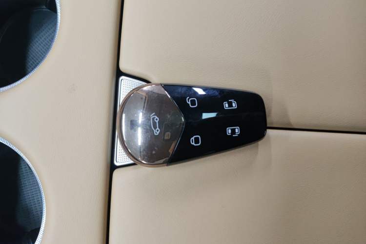 Used VOYAH Dream 2025 PHEV Four-Wheel-Drive Flagship Kunpeng Edition Interior 1