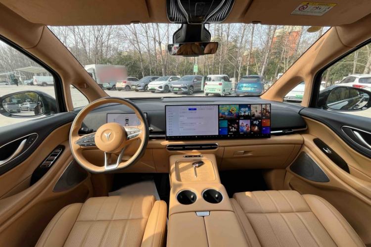 Used VOYAH Dream 2025 PHEV Four-Wheel-Drive Flagship Kunpeng Edition Interior 1