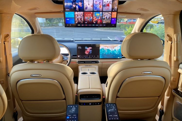 Used VOYAH Dream 2025 PHEV Four-Wheel-Drive Flagship Kunpeng Edition Interior 2