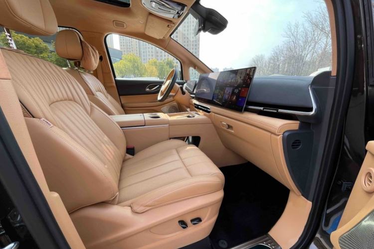 Used VOYAH Dream 2025 PHEV Four-Wheel-Drive Flagship Kunpeng Edition Interior 2