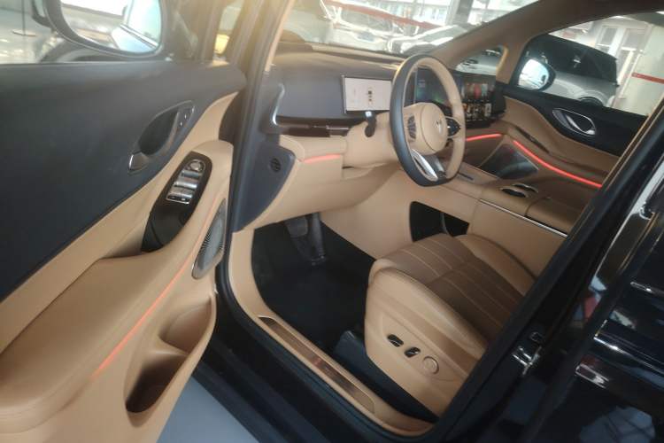Used VOYAH Dream 2025 PHEV Four-Wheel-Drive Flagship Kunpeng Edition Interior 3