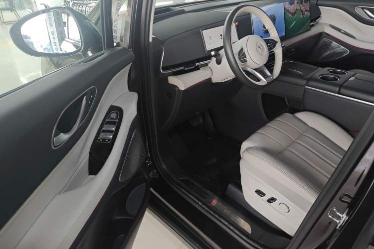 Used VOYAH Dream 2025 PHEV Four-Wheel-Drive Flagship Kunpeng Edition Interior 3