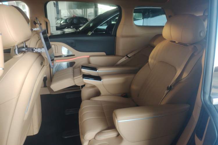 Used VOYAH Dream 2025 PHEV Four-Wheel-Drive Flagship Kunpeng Edition Interior 4