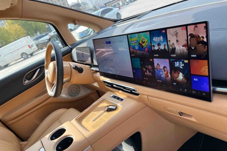 Used VOYAH Dream 2025 PHEV Four-Wheel-Drive Flagship Kunpeng Edition Interior 4