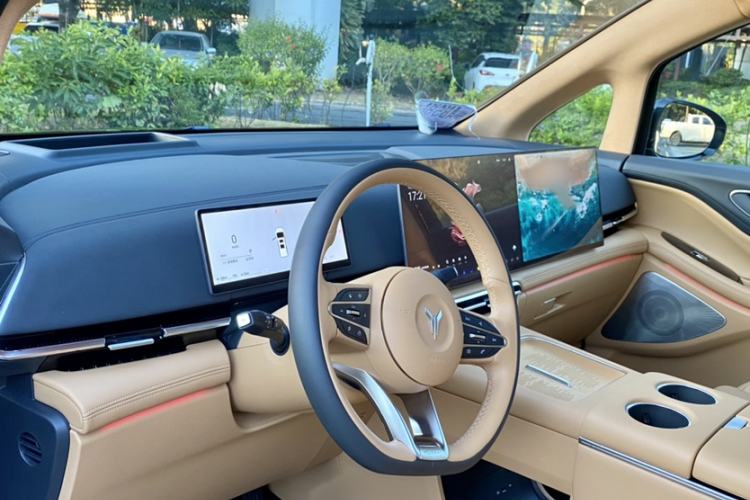 Used VOYAH Dream 2025 PHEV Four-Wheel-Drive Flagship Kunpeng Edition Interior 5