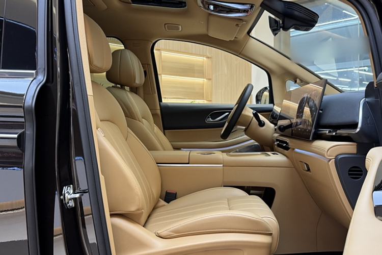 Used VOYAH Dream 2025 PHEV Four-Wheel Drive Prestige Kunpeng Edition Interior 7