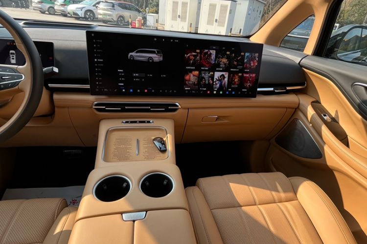 Used VOYAH Dream 2025 PHEV Four-Wheel-Drive Flagship Kunpeng Edition Interior 9