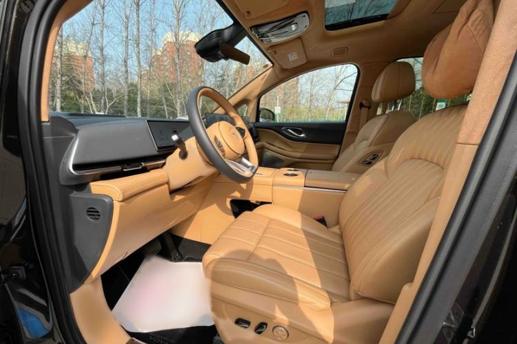 Used VOYAH Dream 2025 PHEV Four-Wheel-Drive Flagship Kunpeng Edition Interior 9