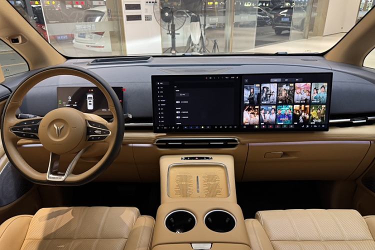 Used VOYAH Dream 2025 PHEV Four-Wheel Drive Prestige Kunpeng Edition Interior 9