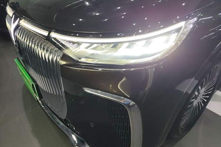 Used VOYAH Dream 2025 PHEV Four-Wheel-Drive Flagship Kunpeng Edition Left Front Headlight