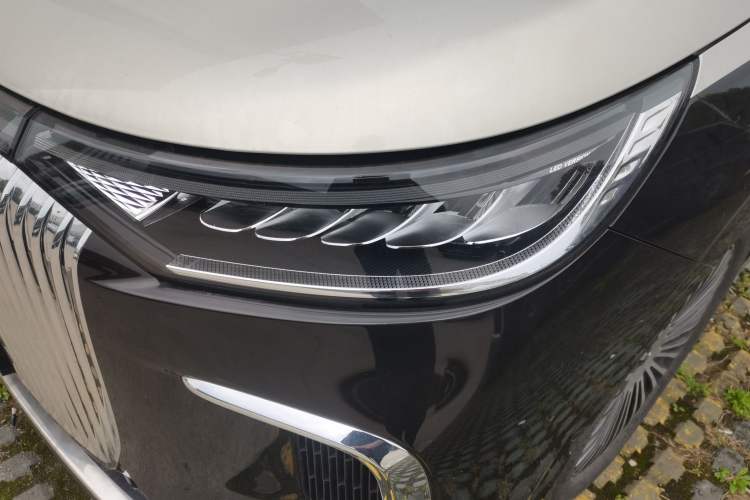 Used VOYAH Dream 2025 PHEV Four-Wheel-Drive Flagship Version – Qiankun Edition Left Front Headlight