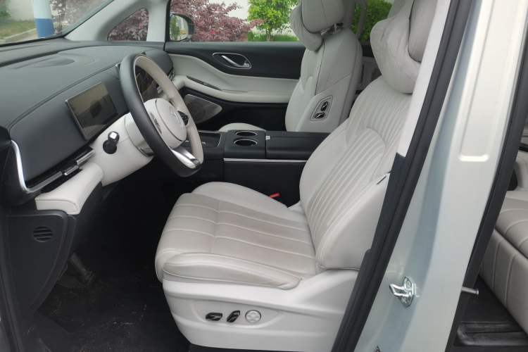 Used VOYAH Dream 2025 PHEV Four-Wheel-Drive Flagship Version – Qiankun Edition Left Front Seat