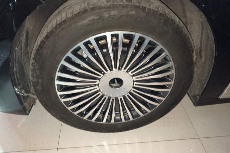 Used VOYAH Dream 2025 PHEV Four-Wheel-Drive Flagship Kunpeng Edition Left Front Wheel Hub
