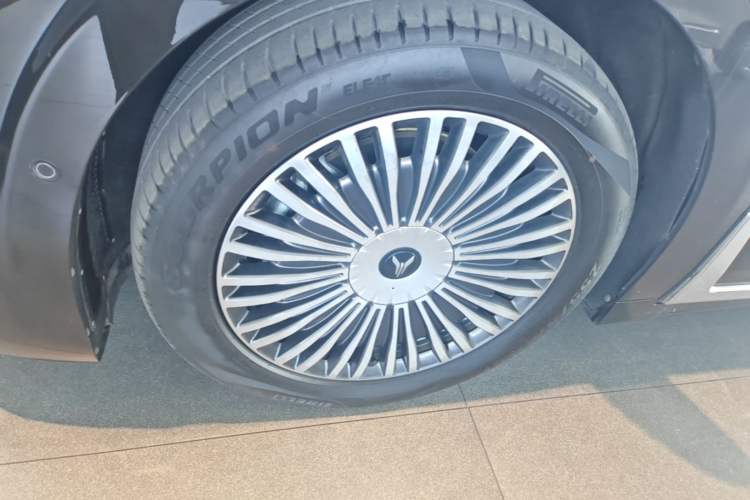 Used VOYAH Dream 2025 PHEV Four-Wheel-Drive Flagship Kunpeng Edition Left Front Wheel Hub
