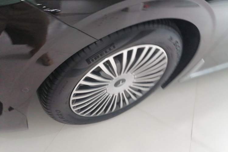 Used VOYAH Dream 2025 PHEV Four-Wheel-Drive Flagship Kunpeng Edition Left Front Wheel Hub