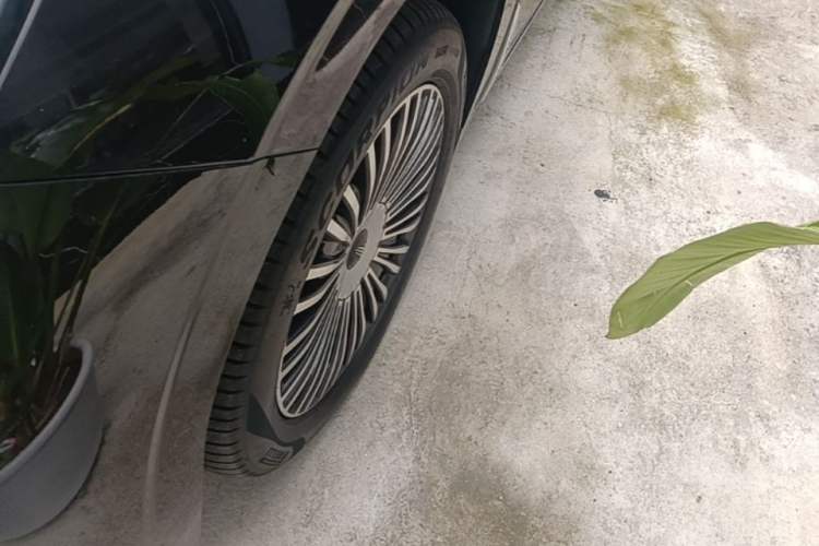 Used VOYAH Dream 2025 PHEV Four-Wheel-Drive Flagship Kunpeng Edition Left Front Wheel Hub