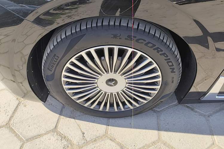 Used VOYAH Dream 2025 PHEV Four-Wheel-Drive Flagship Kunpeng Edition Left Front Wheel Hub