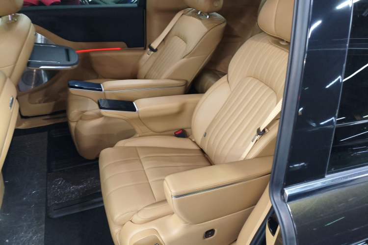 Used VOYAH Dream 2025 PHEV Four-Wheel-Drive Flagship Kunpeng Edition Left Rear Seat