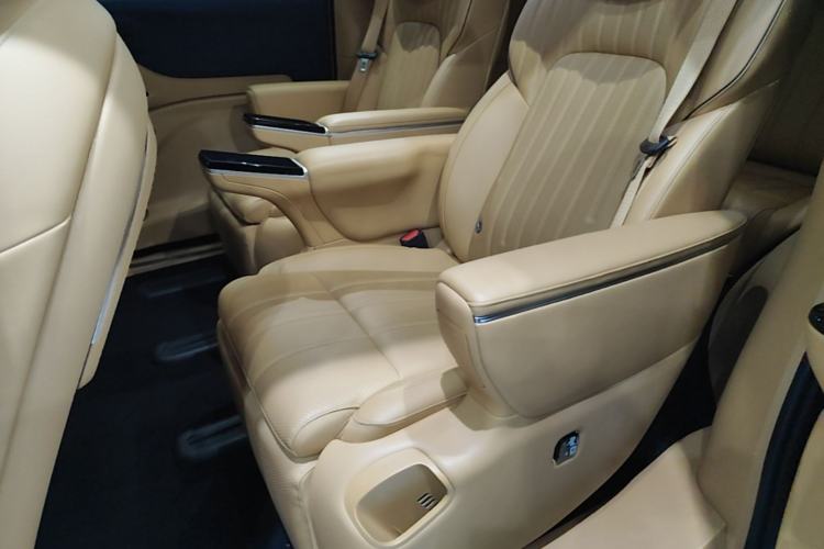 Used VOYAH Dream 2025 PHEV Four-Wheel-Drive Flagship Kunpeng Edition Left Rear Seat