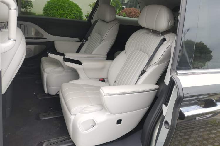 Used VOYAH Dream 2025 PHEV Four-Wheel-Drive Flagship Version – Qiankun Edition Left Rear Seat