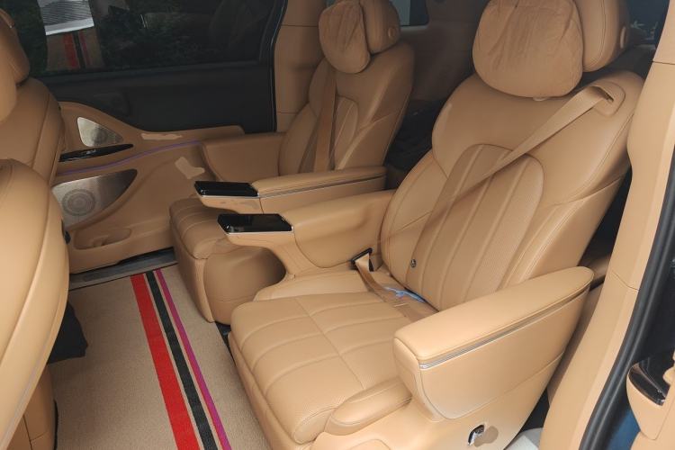 Used VOYAH Dream 2025 PHEV Four-Wheel Drive Prestige Kunpeng Edition Left Rear Seat