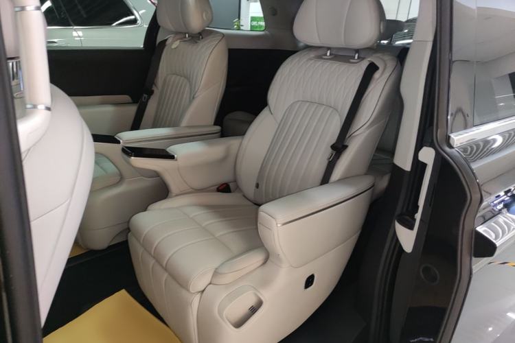 Used VOYAH Dream 2025 PHEV Four-Wheel-Drive Flagship Version – Qiankun Edition Left Rear Seat