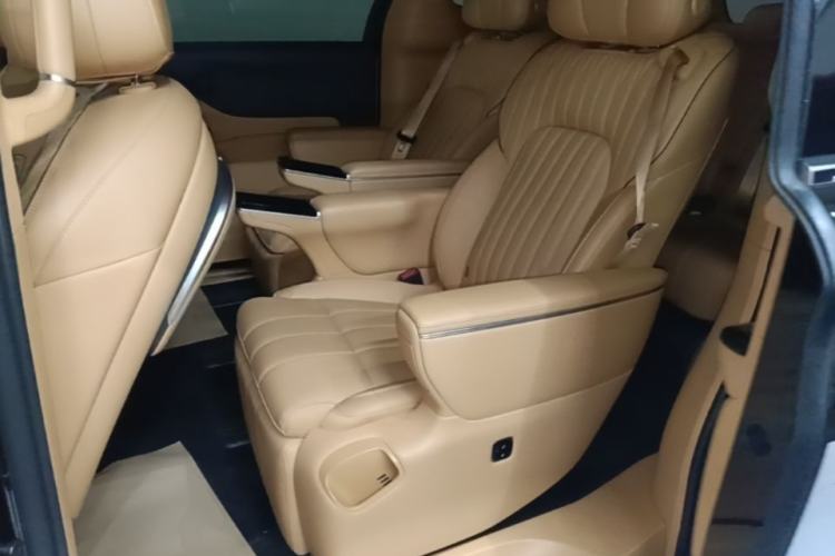 Used VOYAH Dream 2025 PHEV Four-Wheel-Drive Flagship Kunpeng Edition Left Rear Seat