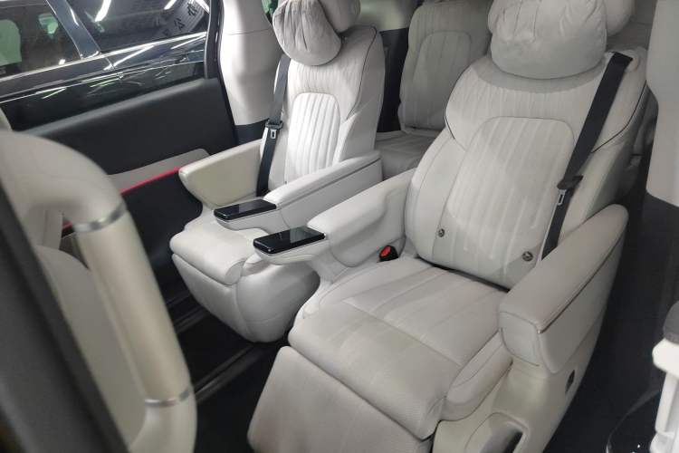Used VOYAH Dream 2025 EV Four-Wheel Drive Flagship Kunpeng Edition Left Rear Seat