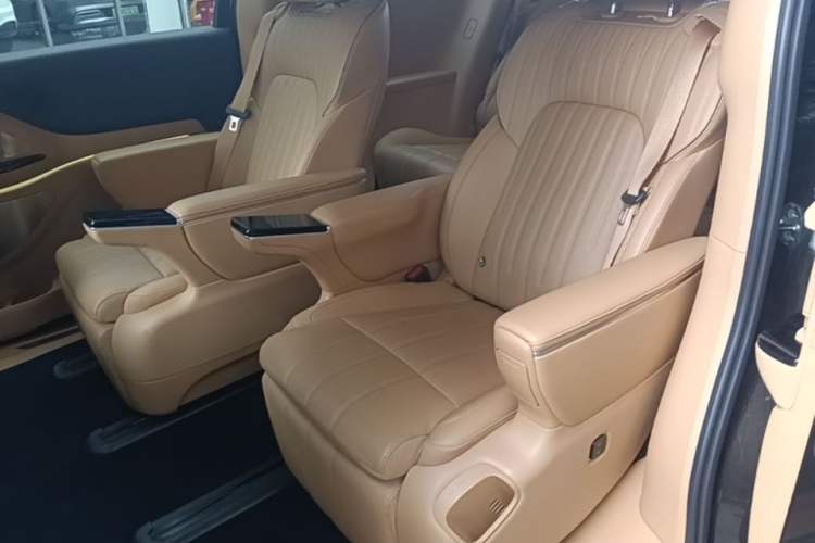 Used VOYAH Dream 2025 PHEV Four-Wheel-Drive Flagship Kunpeng Edition Left Rear Seat