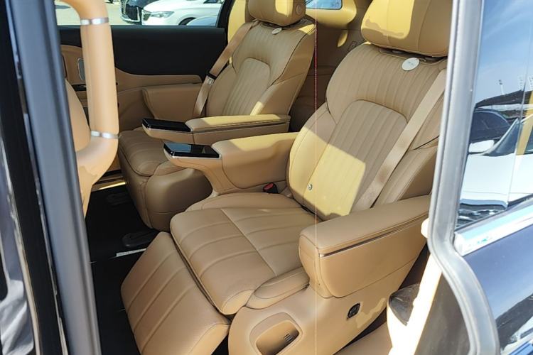 Used VOYAH Dream 2025 PHEV Four-Wheel-Drive Flagship Kunpeng Edition Left Rear Seat