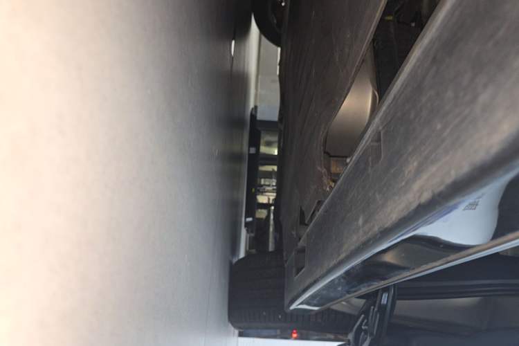 Used VOYAH Dream 2025 PHEV Four-Wheel-Drive Flagship Version – Qiankun Edition Left Side Sill
