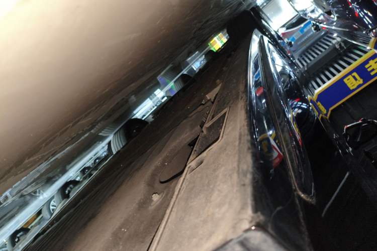Used VOYAH Dream 2025 PHEV Four-Wheel-Drive Flagship Kunpeng Edition Left Side Sill