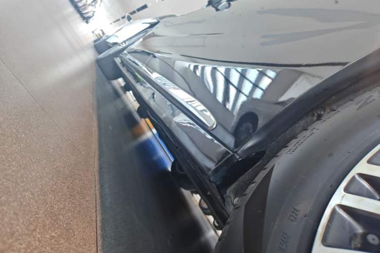 Used VOYAH Dream 2025 PHEV Four-Wheel-Drive Flagship Kunpeng Edition Left Side Sill
