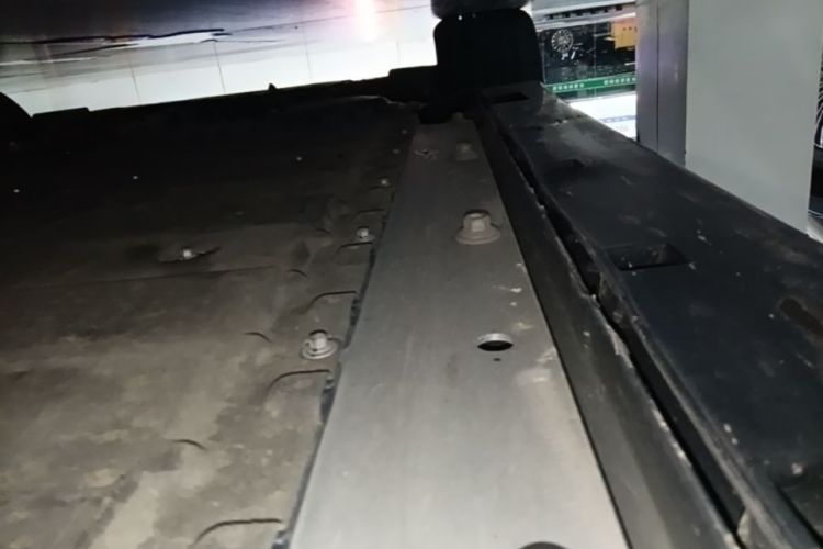 Used VOYAH Dream 2025 PHEV Four-Wheel-Drive Flagship Kunpeng Edition Left Side Sill