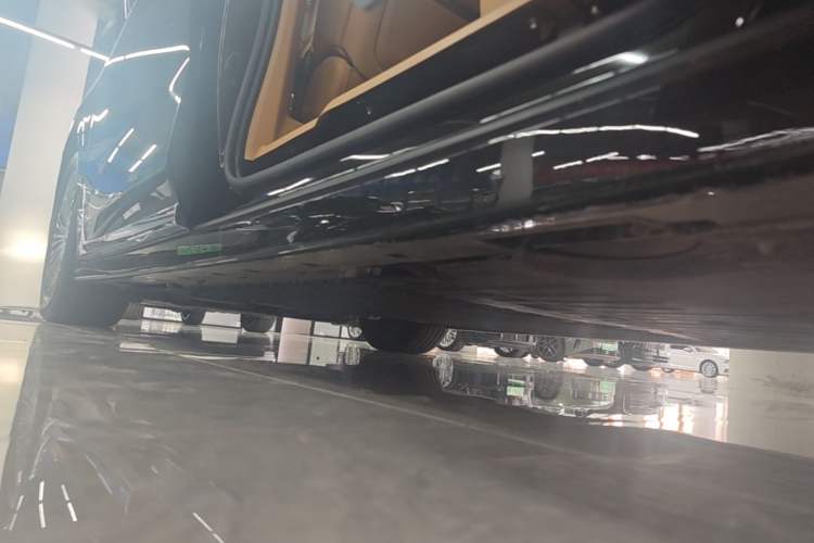 Used VOYAH Dream 2025 PHEV Four-Wheel-Drive Flagship Kunpeng Edition Left Side Sill
