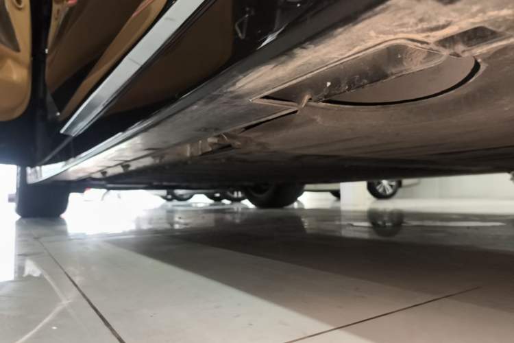 Used VOYAH Dream 2025 PHEV Four-Wheel Drive Prestige Qiankun Edition Left Side Sill
