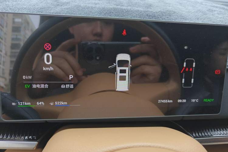 Used VOYAH Dream 2025 PHEV Four-Wheel Drive Prestige Kunpeng Edition Odometer Close Up