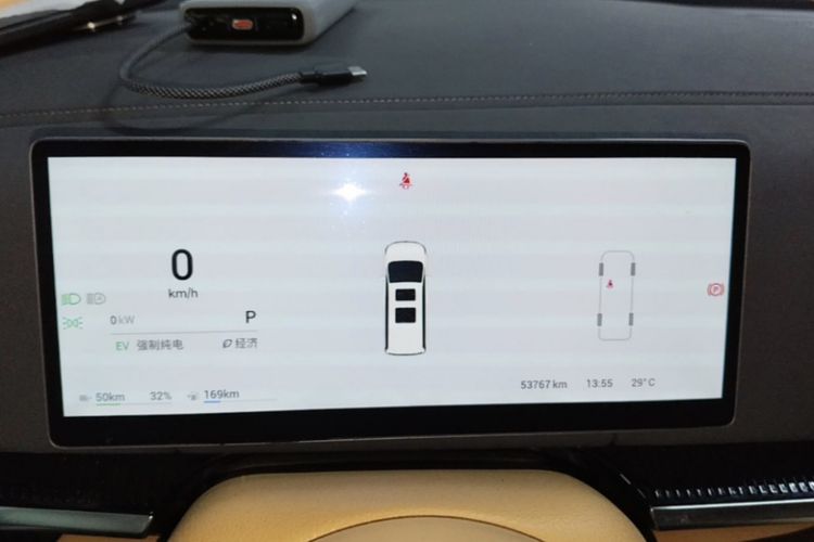 Used VOYAH Dream 2025 PHEV Four-Wheel-Drive Flagship Kunpeng Edition Odometer Close Up