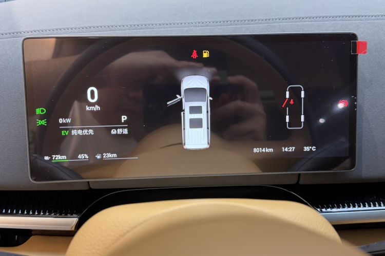 Used VOYAH Dream 2025 PHEV Four-Wheel Drive Prestige Kunpeng Edition Odometer Close Up