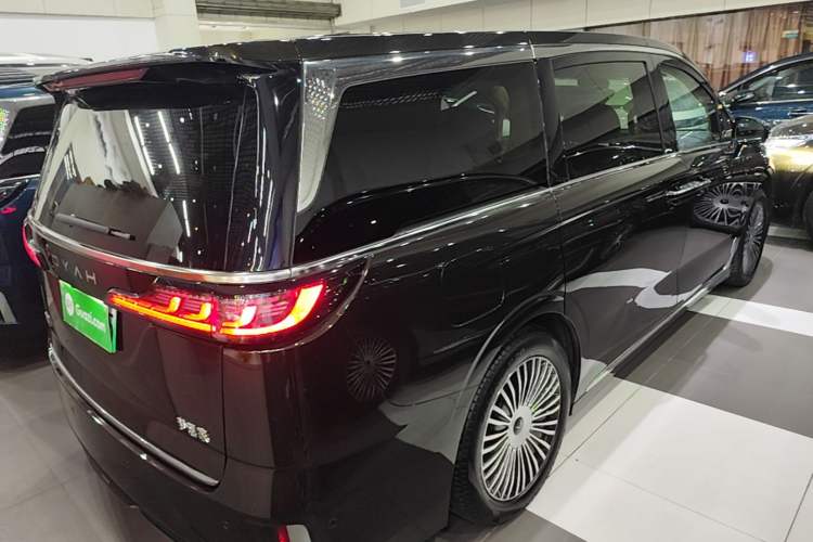 Used VOYAH Dream 2025 PHEV Four-Wheel-Drive Flagship Kunpeng Edition Rear Right 45 Deg