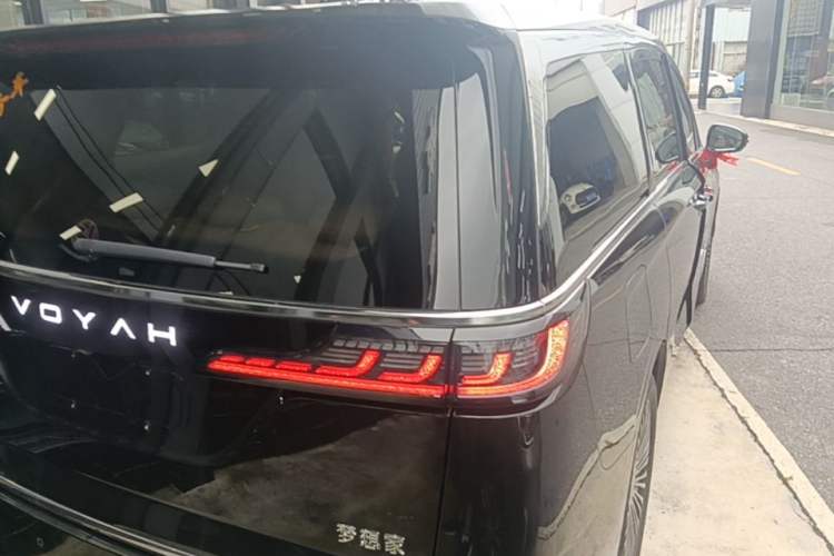 Used VOYAH Dream 2025 PHEV Four-Wheel-Drive Flagship Kunpeng Edition Rear Right 45 Deg
