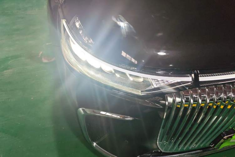 Used VOYAH Dream 2025 PHEV Four-Wheel-Drive Flagship Kunpeng Edition Right Front Headlight