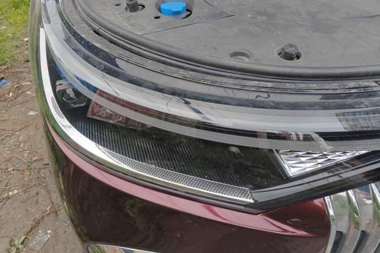 Used VOYAH Dream 2025 PHEV Four-Wheel Drive Prestige Kunpeng Edition Right Front Headlight