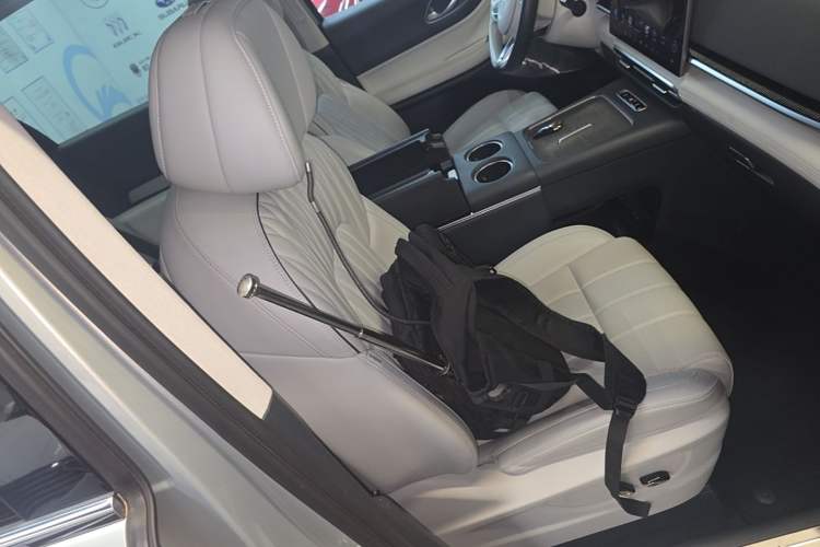Used VOYAH Dream 2025 PHEV Four-Wheel-Drive Flagship Version – Qiankun Edition Right Front Seat