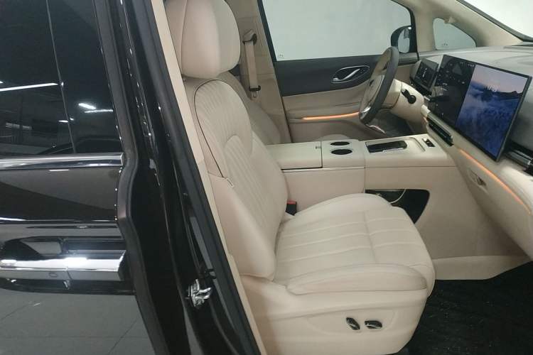 Used VOYAH Dream 2025 PHEV Four-Wheel-Drive Flagship Kunpeng Edition Right Front Seat
