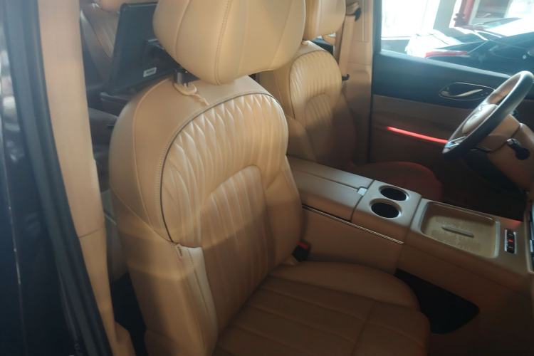 Used VOYAH Dream 2025 PHEV Four-Wheel-Drive Flagship Kunpeng Edition Right Front Seat
