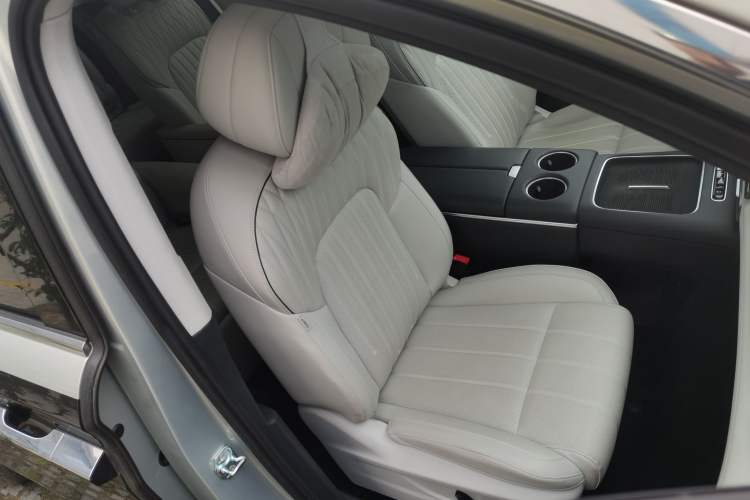 Used VOYAH Dream 2025 PHEV Four-Wheel-Drive Flagship Version – Qiankun Edition Right Front Seat