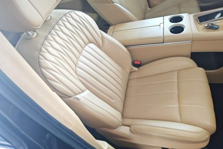 Used VOYAH Dream 2025 PHEV Four-Wheel-Drive Flagship Kunpeng Edition Right Front Seat