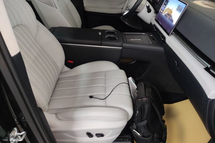 Used VOYAH Dream 2025 PHEV Four-Wheel-Drive Flagship Version – Qiankun Edition Right Front Seat