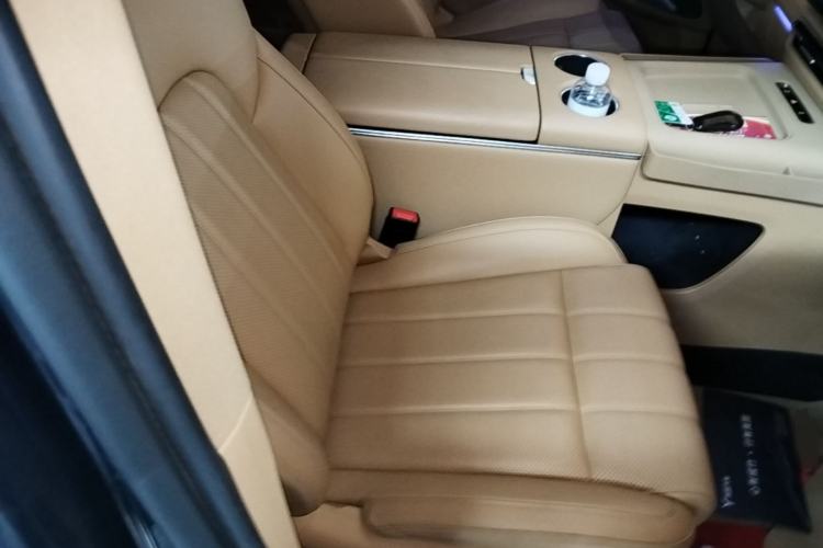 Used VOYAH Dream 2025 PHEV Four-Wheel Drive Prestige Kunpeng Edition Right Front Seat